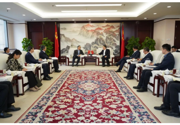 白忠泉董事長(zhǎng)與工商銀行黨委副書記、行長(zhǎng)劉珺會(huì)談